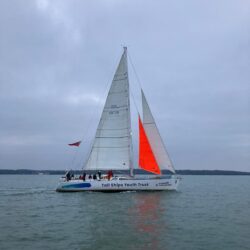 Challenger 2 with three sails up