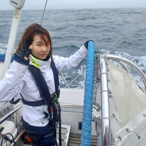 Hanzhou Halkongfan school voyage girl at the helm